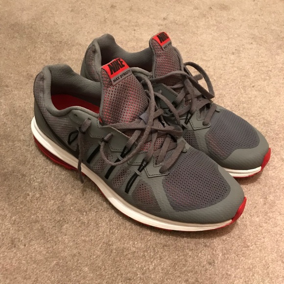 Nike - Picture 2 of 4